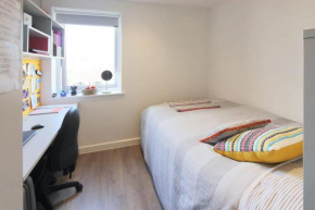For Students Only Private Bedrooms with Shared Kitchen at Riverside Way in Winchester
